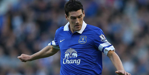 Everton Ingin Ikat Barry, Arsenal Juga