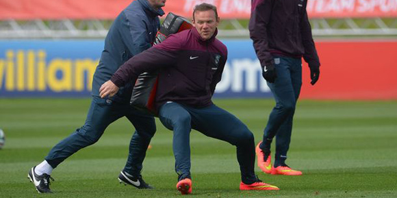 Video: Deretan Tendangan Spektakuler Rooney di Sesi Latihan Inggris