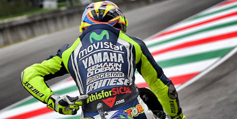 Rossi Beri Tribute untuk Simoncelli di Mugello