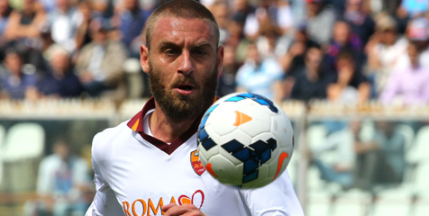 Timbang Fabregas, Wenger Disarankan Beli De Rossi