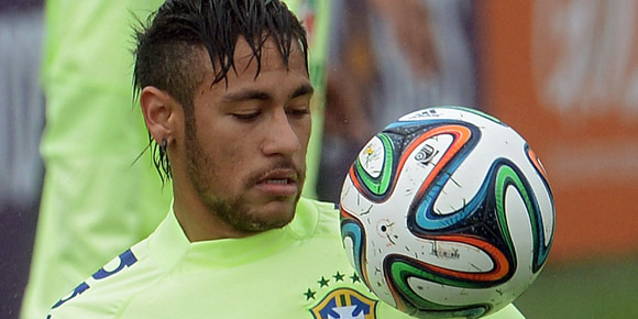 Video: Freekick Indah Neymar di Sesi Latihan Brasil