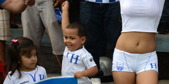 Antusiasme Warga Honduras Sambut Brasil 2014