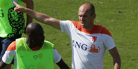 Video: Bentrok Robben vs Indi di Sesi Latihan Belanda 