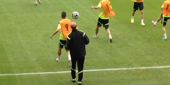 Ritual Sundul Bola ala Bosque 