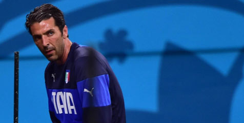 Buffon Absen Kontra Inggris 