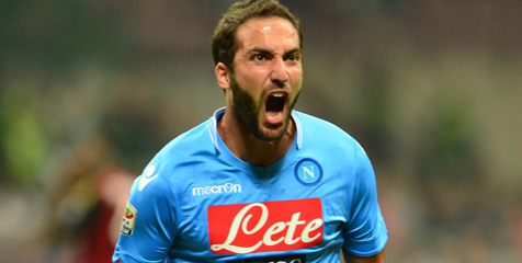 Higuain Dikaitkan Barca, Napoli Bereaksi