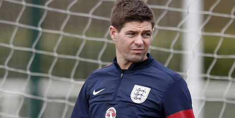 Ukiran Wajah Seram Steven Gerrard di Belakang Kepala Fans Inggris