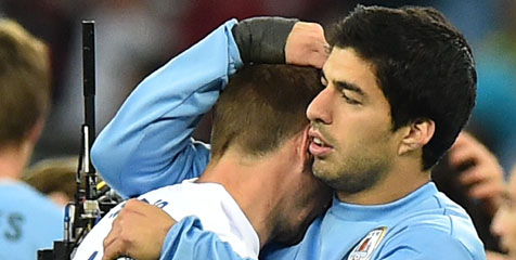 Suarez Kirim Kata Penghiburan untuk Gerrard