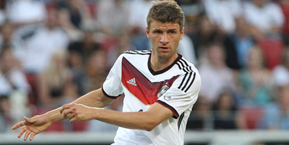 Video: Bola Tembakan Thomas Muller Kacaukan Acara Makan Tamu Hotel