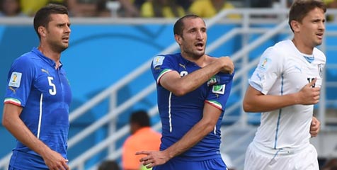 Chiellini: Suarez Gigit Saya Lalu Diving