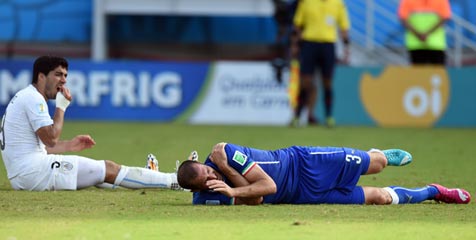 Lelucon Gigitan Suarez Pada Laga Italia vs Uruguay