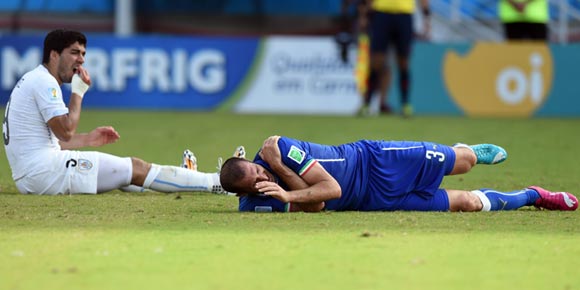 Suarez Sudah Ingin Gigit Chiellini Sejak Piala Konfederasi 2013?
