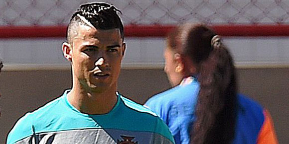 Tampil Fresh, Ronaldo Potong Mohawk - Bola.net