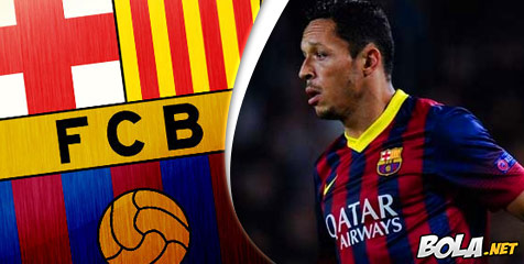 Adriano Tegaskan Ingin Bertahan di Barcelona