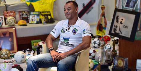 Cafu: Menggigit Seseorang Sama Buruknya Dengan Rasis