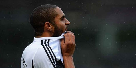 Ashley Williams Bertahan di Swansea Hingga 2018