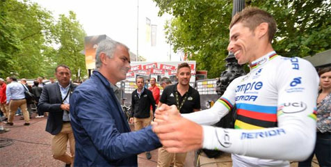 Mourinho Bertukar Jersey di Tour de France 