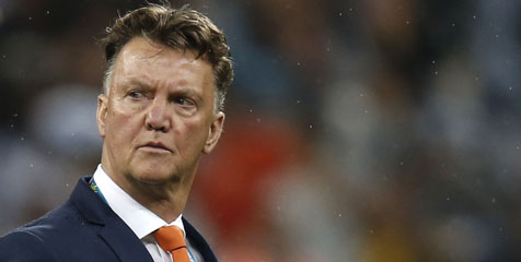 Lawan Valencia, Debut Van Gaal Tangani United