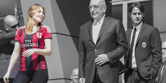 Barbara Berlusconi, Menawan Dengan Jersey Milan - Bola.net