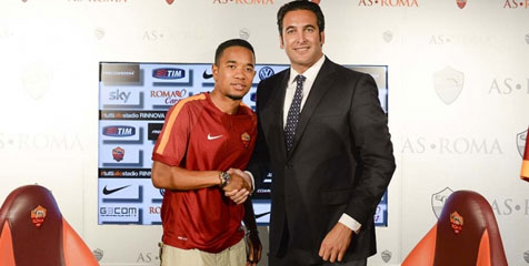 AS Roma Resmi Ikat Urby Emmanuelson