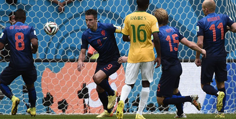 Van Persie 'Beri' Brasil Gol ke-100