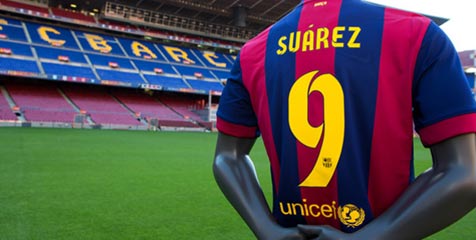 FIFA Larang Barca Perkenalkan Suarez