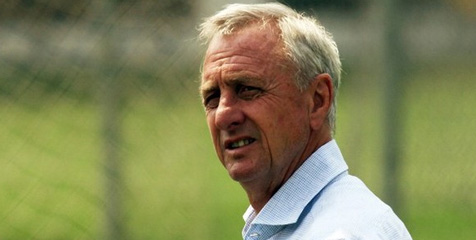 Cruyff Pertanyakan Pembelian Suarez