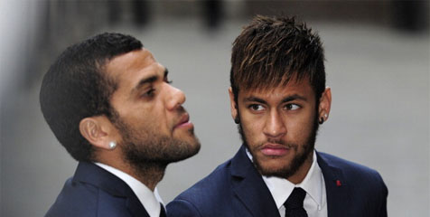 Alves: Neymar Belum Bisa Berjalan Normal 