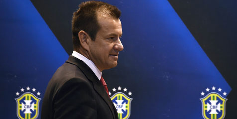 Dunga Resmi Latih Timnas Brasil