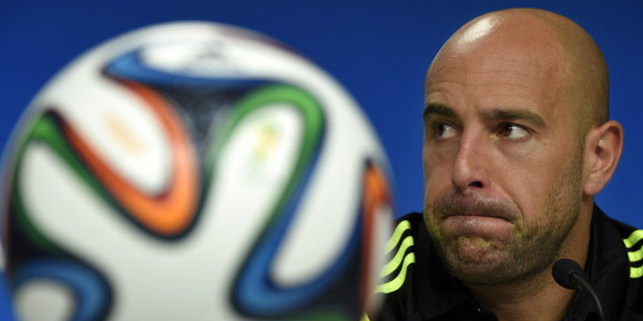 Pepe Reina Akan Pensiun di Kota Asal