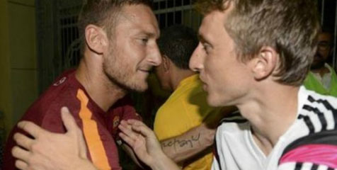 Sua Roma, Modric Khusus Incar Jersey Totti