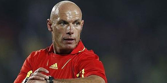 Pensiun, Howard Webb Panen Sindiran