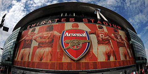 Barca Penyumbang Terbesar Emirates Stadium