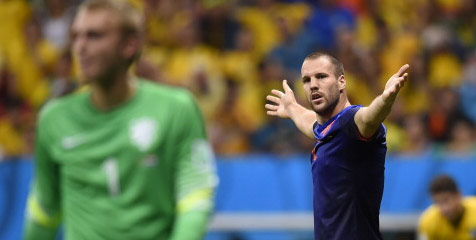 Ron Vlaar Incaran Utama Lazio