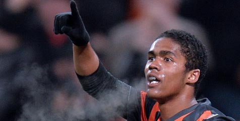 Lucescu: Douglas Costa Lebih Kuat Ketimbang James Rodriguez