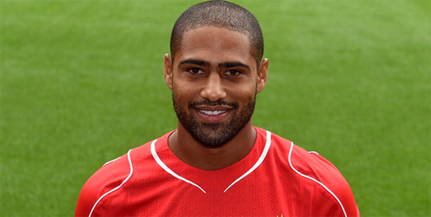 Kejutan Topeng Unik Pemain Liverpool Untuk Glen Johnson