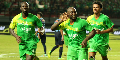 Review ISL: Pacho Hattrick, Persebaya Kudeta Puncak Klasemen