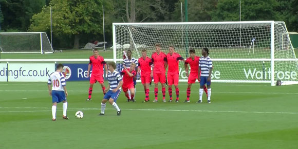 Video: Free Kick Voli Keren Dari Bocah Reading