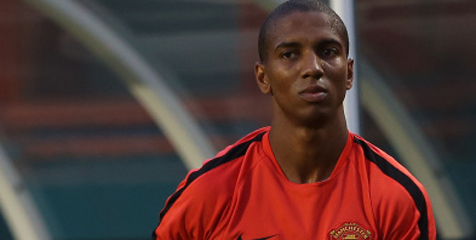 Poyet: Ashley Young Kesulitan Karena Reputasi Diving