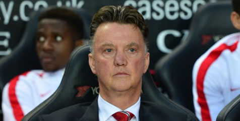 Panik, Van Gaal Buru Vidal dan Blind Sekaligus Panik, Van Gaal Buru Vidal dan Blind Sekaligus