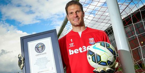 Berkat Gol Istimewa, Kiper Ini Masuk Guinness World Records