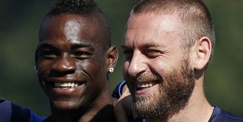 De Rossi Bantah Sindir Balotelli Dengan 'Stiker Panini'