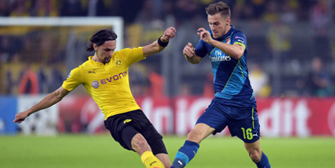 Dilumat Dortmund, Ramsey Minta Maaf