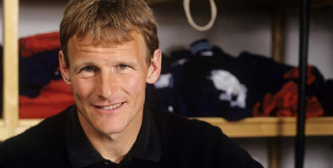 Sheringham Sebut Belanja United Tak Efektif