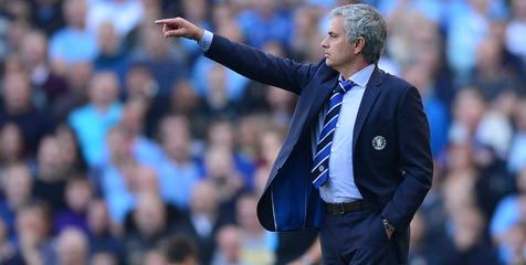 Mourinho Isyaratkan Bisa Latih Liverpool Atau Man United