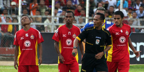 Semen Padang Uber Poin Penuh di Kandang Singo Edan