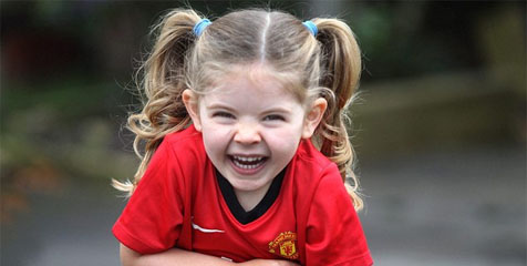 Seragam Sekolah Berwarna City, Fans Cilik MU Ini Ngambek!