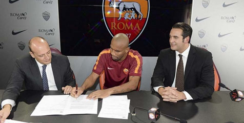 Maicon Resmi Perpanjang Kontrak di Roma