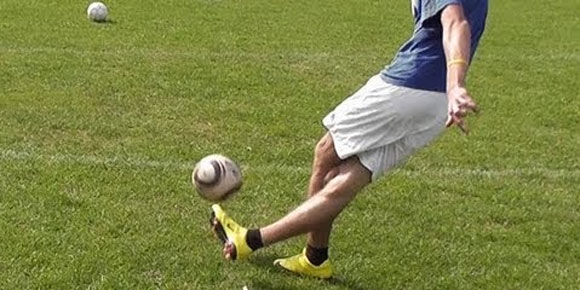 Pemain Amatir Ini Hampir Cetak Gol Free Kick Rabona Spektakuler