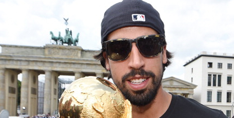 Terlihat Berlatih di Inggris, Khedira Makin Dekat ke Arsenal?